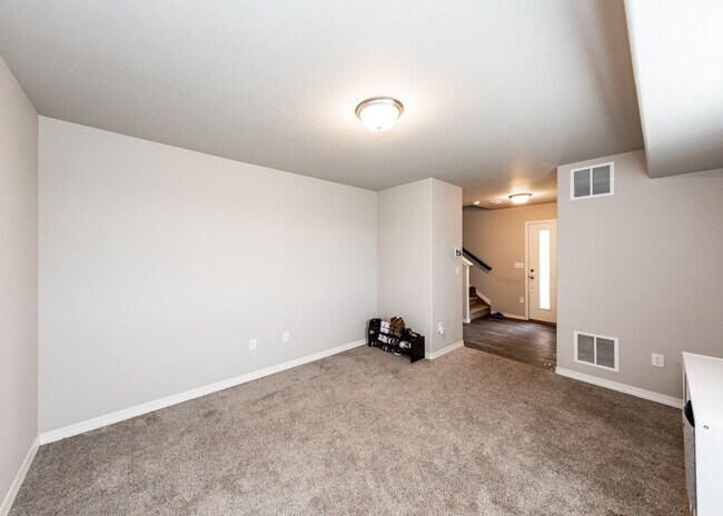 Building Photo - Beautiful 3 Bedroom/2 Bathroom Home in Cha...