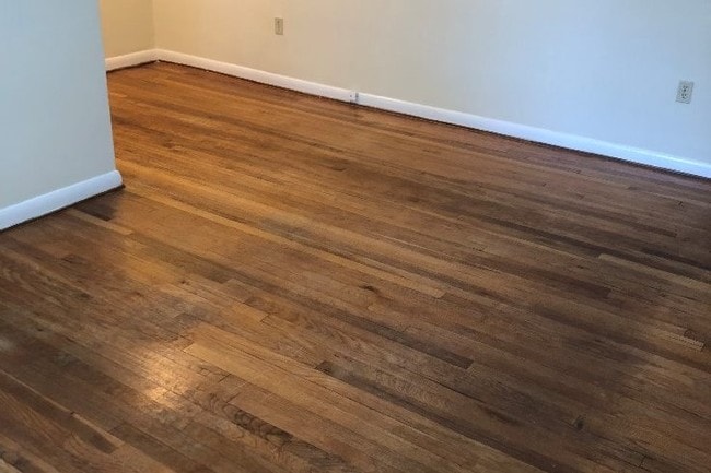 Living Room/Dining Area - 814 Jefferson St