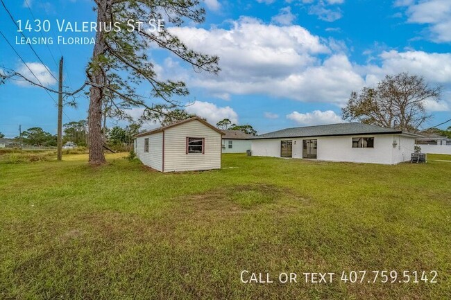 Building Photo - Charming Palm Bay Retreat - Perfect for Re...