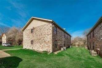 Building Photo - 214 Renfro St