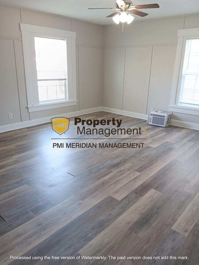 Foto del edificio - 1327 W 32nd St