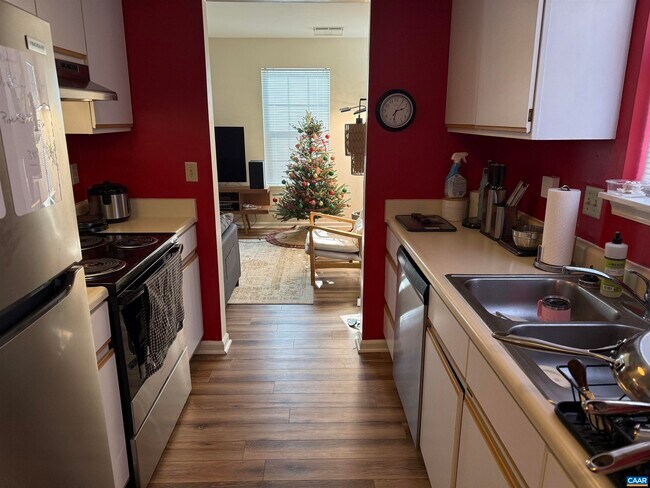 Foto del edificio - 121 Birdwood Ct