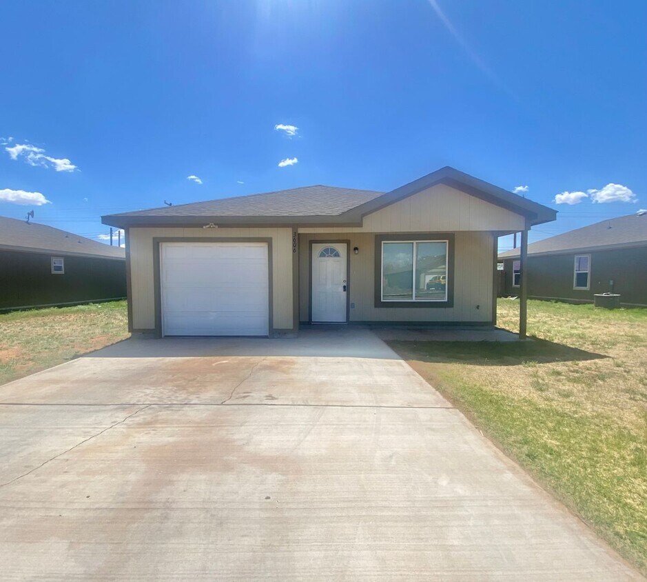 3 bed 2 bath 1 car garage available now House Rental in Lubbock, TX