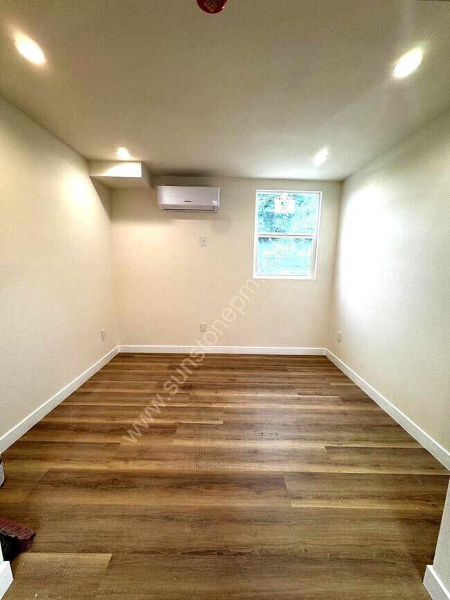 Building Photo - 702 N Garey Ave