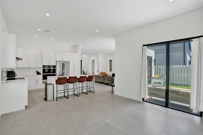 Foto del edificio - 7759 SW 99th St
