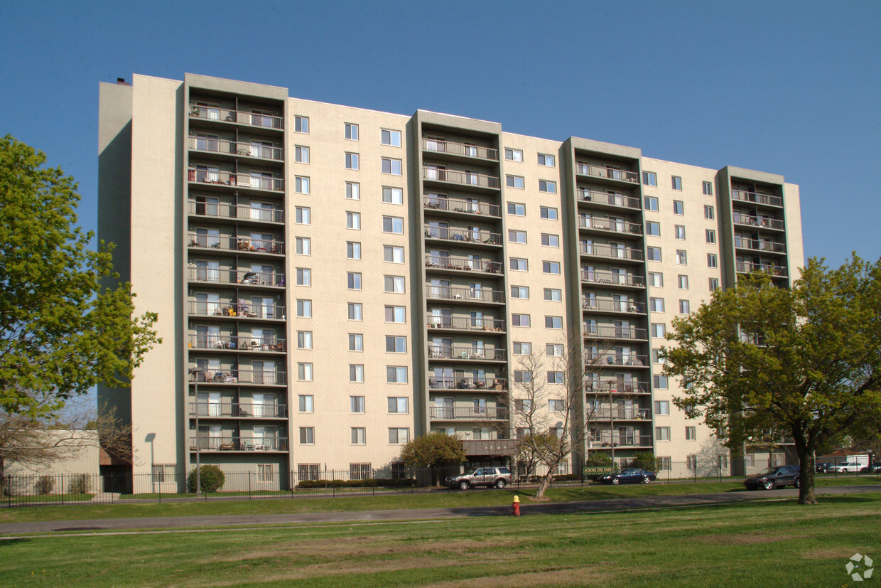 Foto del edificio - Across the Park Apartments