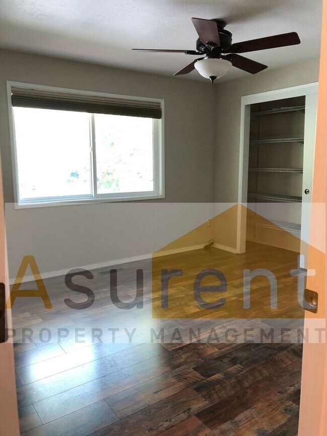 Building Photo - Cute townhome in downtown Ashland