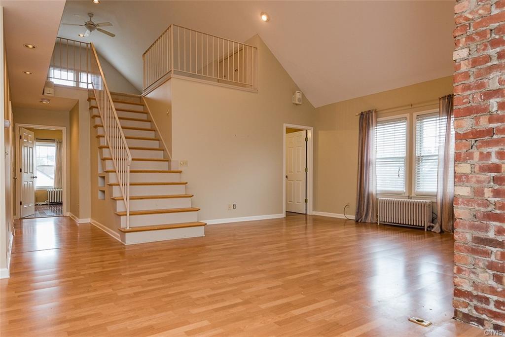 Foto principal - 2340 Court St