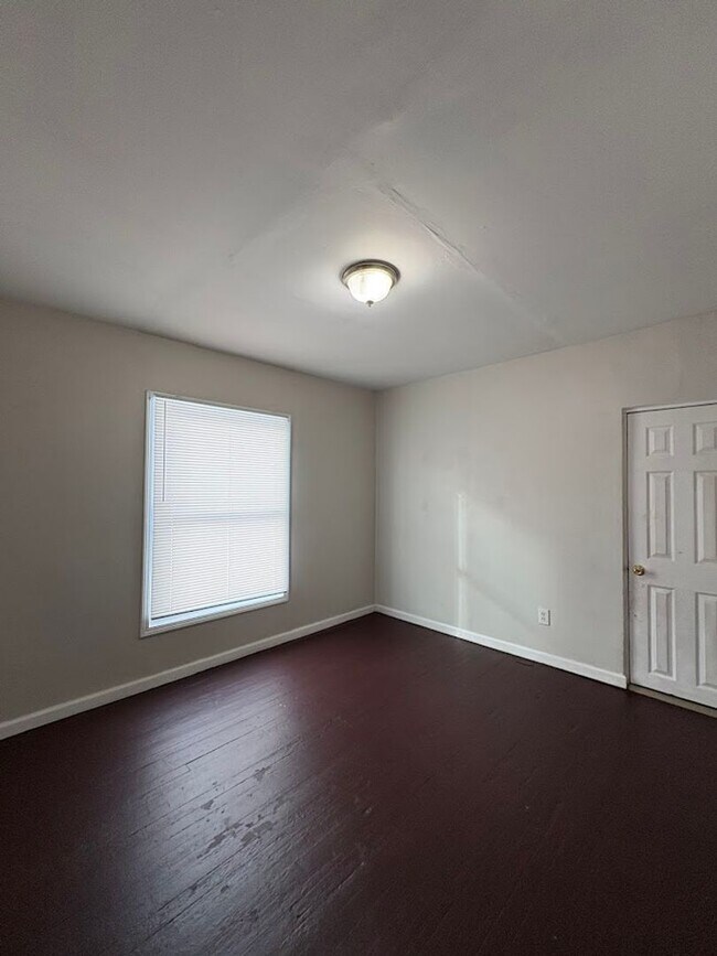 Foto del edificio - Three bedroom one bathroom home for rent