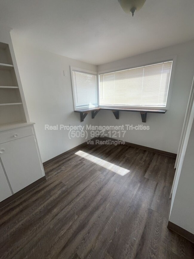 Building Photo - 603 N Ely St