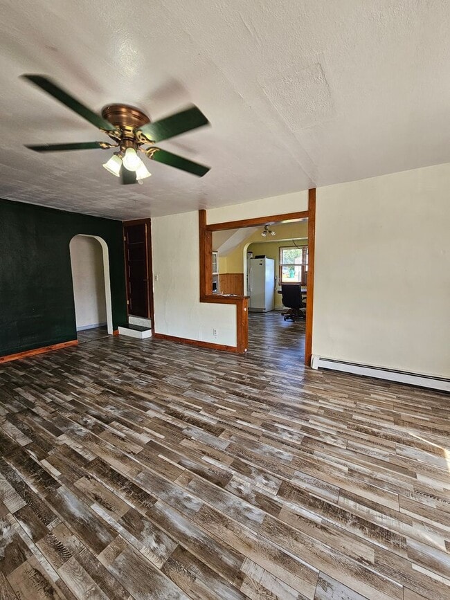 Building Photo - 2 BED | 1 BATH | HOME | CENTRALLY LOCATED ...