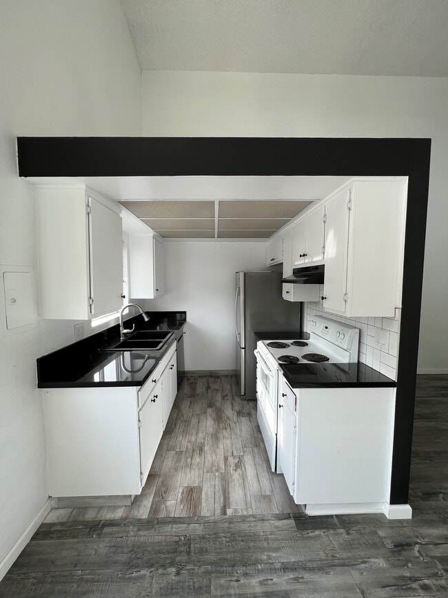 Foto del edificio - 4336 Ventura Canyon Ave
