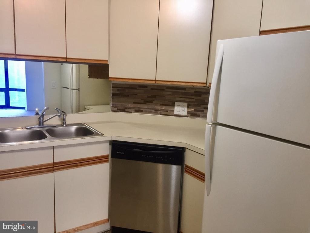 Primary Photo - 2020 Walnut St