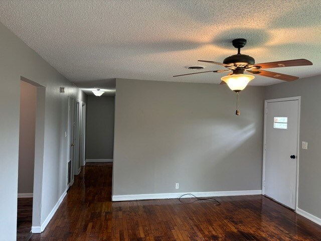 Foto del edificio - 100 Hixon Cir