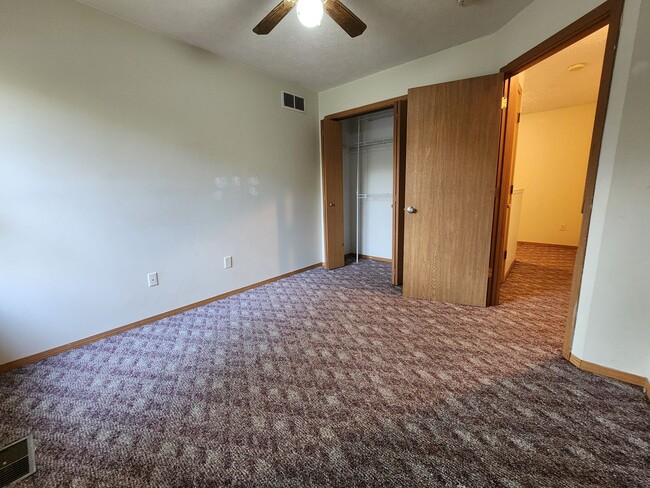 Foto del edificio - 4 Bedroom Home!