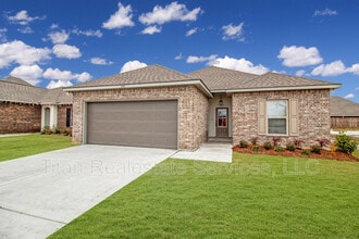 Building Photo - 526 Elwick Dr