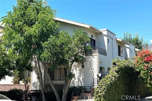 Foto principal - 327 W Stocker St