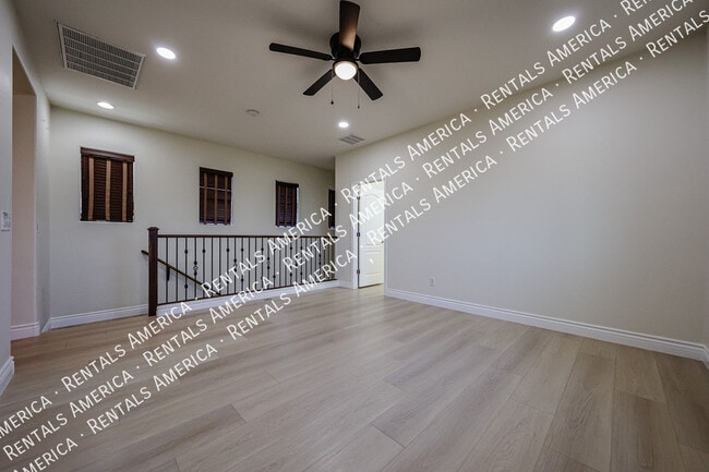 Foto del edificio - 1081 N Mason Dr
