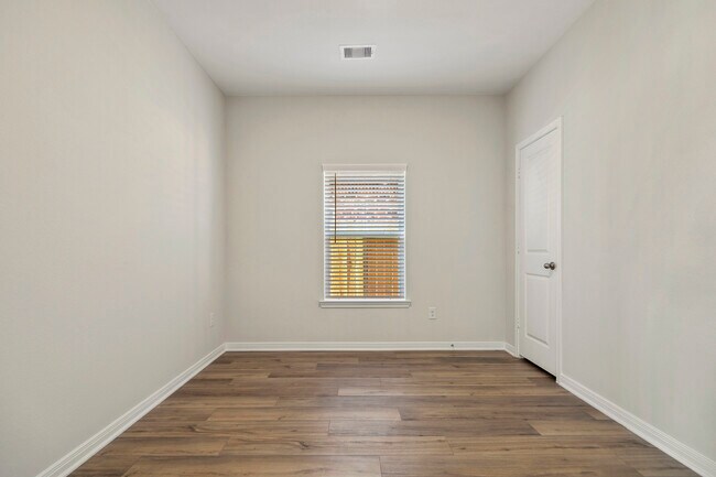 Building Photo - 420 Mystic Slopes Dr