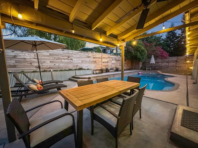 Building Photo - 6946 Pampas Way
