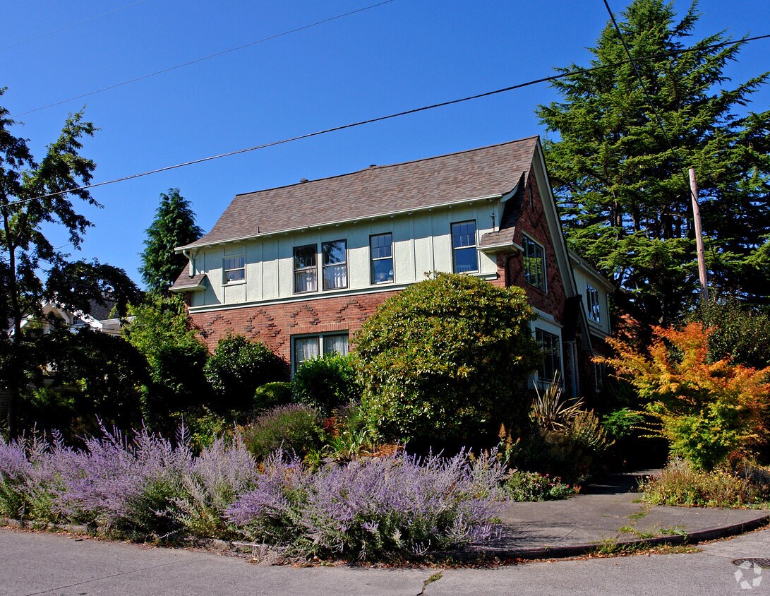 Primary Photo - 4903 N Linden Ave