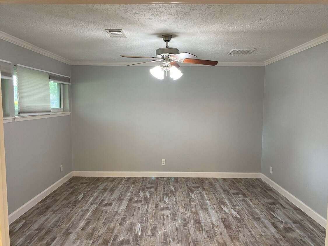 Foto del edificio - 9614 Greenwillow Dr