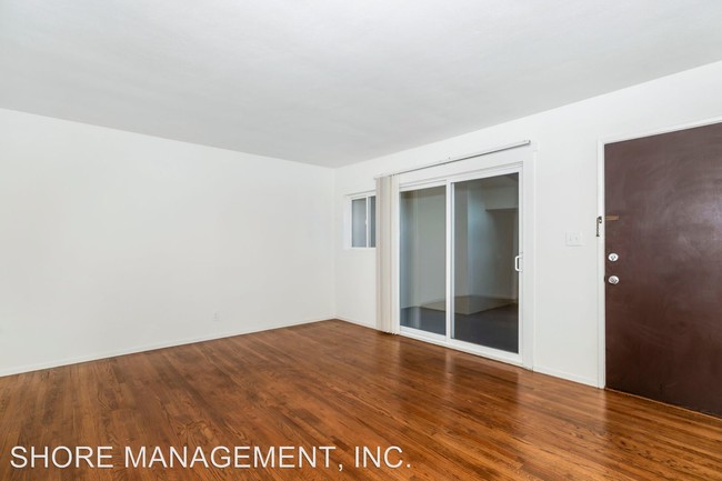 Building Photo - 926-932 Tourmaline St