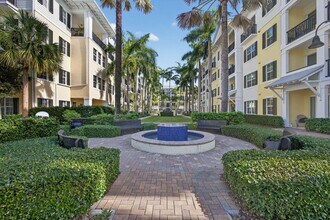 Building Photo - 225 S Latitude Cir