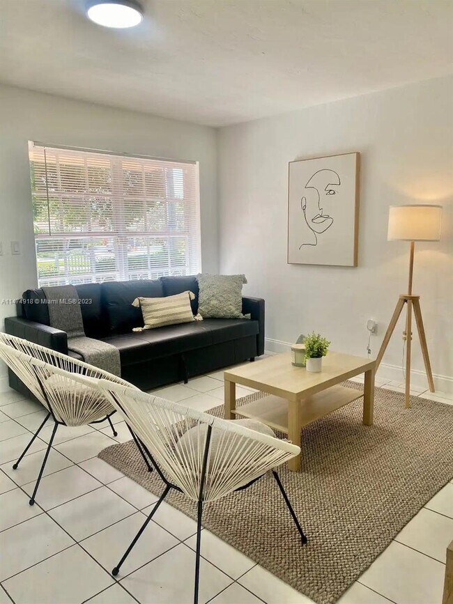 Foto del edificio - 951 SW 11th St