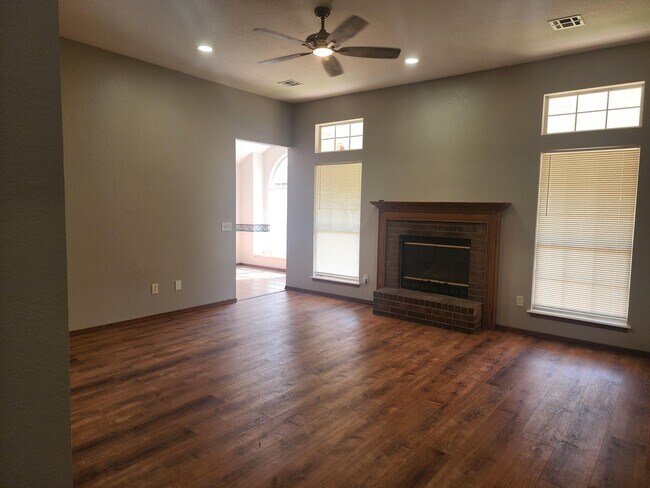 Foto del edificio - 13004 Springcreek Pkwy