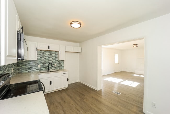 Building Photo - 6537 Bussell Way