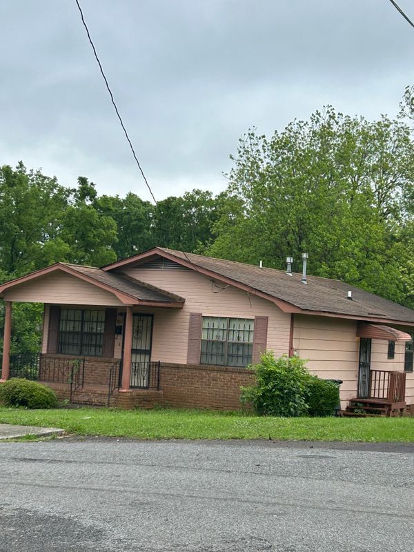 Building Photo - 901 6th Way
