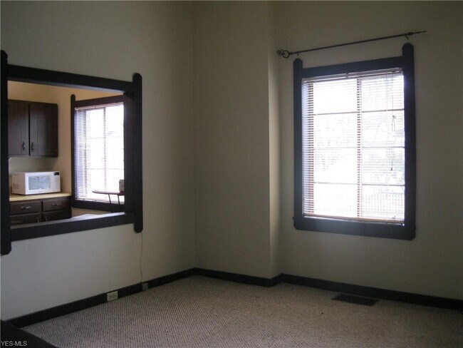 Building Photo - 1707 W 31st Pl