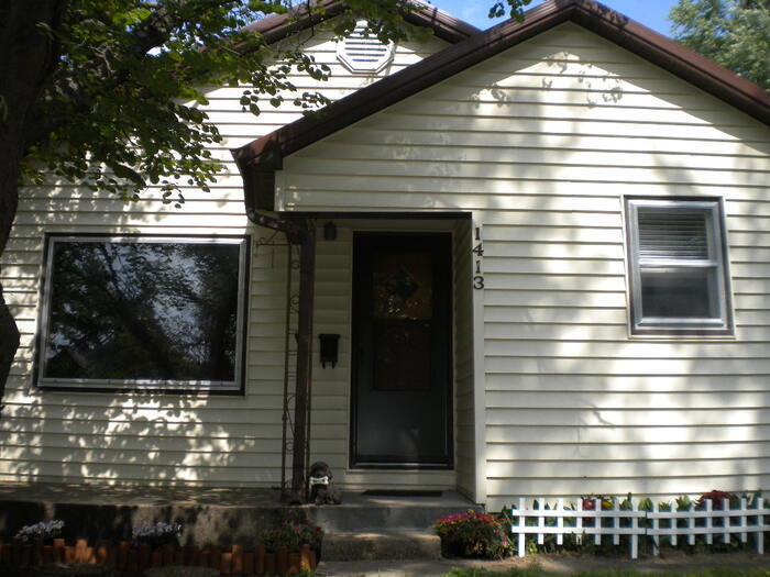 Primary Photo - Cute and pet friendly for $695!
