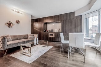 Building Photo - 116 B Yorkville Ave