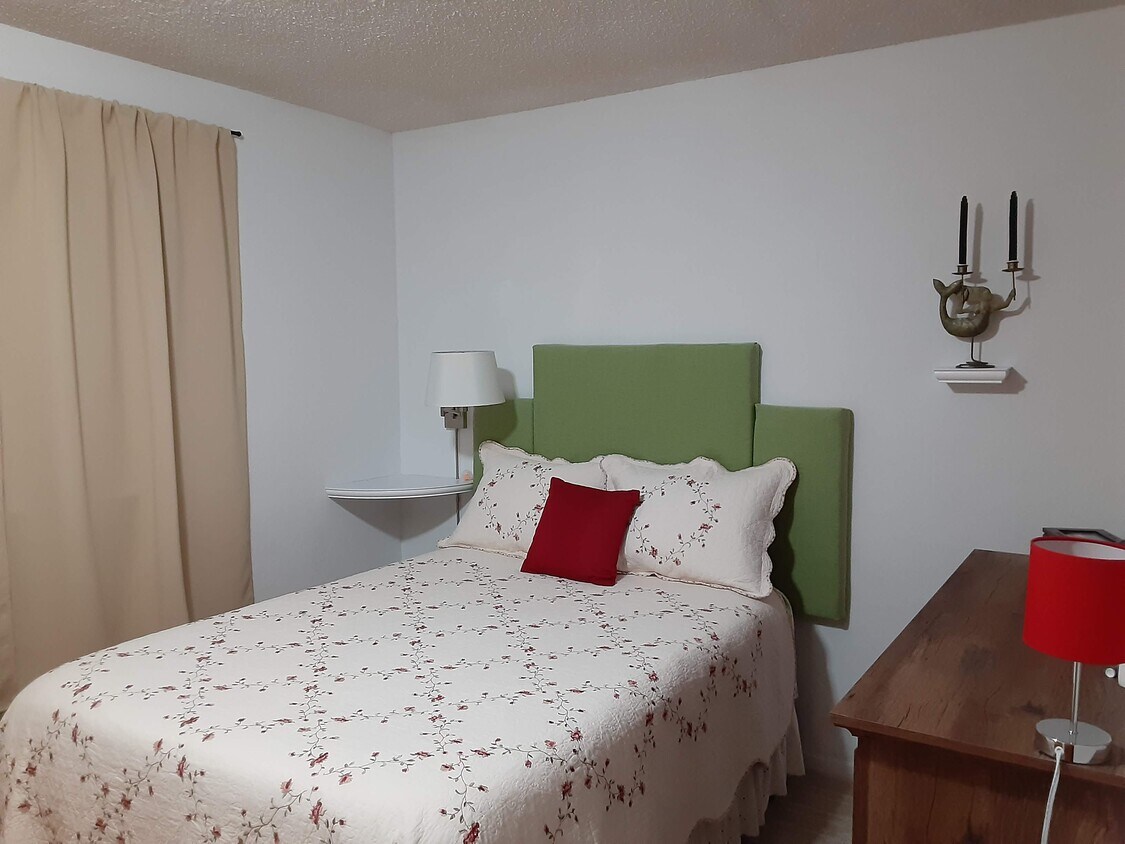 bedroom - 25859 Madrone Dr