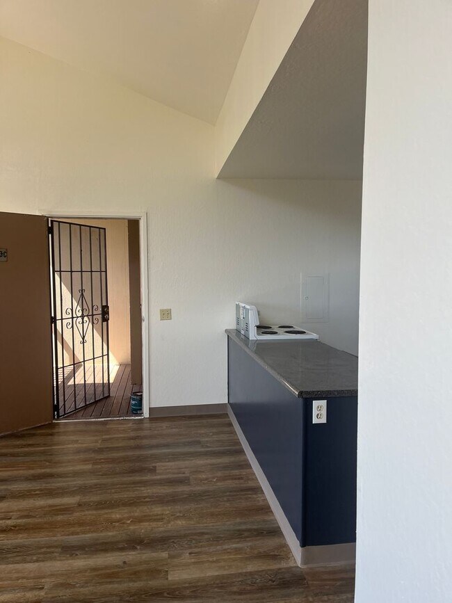 Foto del edificio - Rare 3 bedroom unit with 2 parking stalls