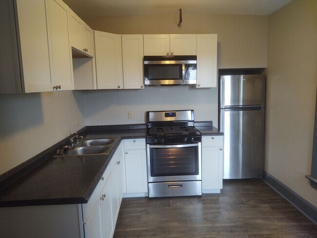 Foto del edificio - 611 N Perry St