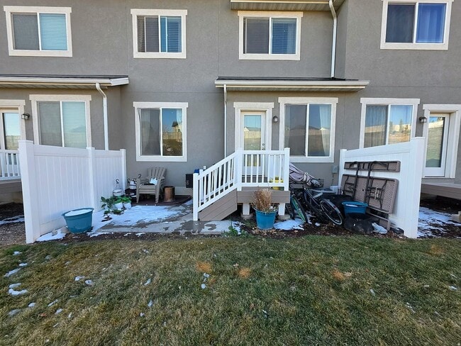 Foto del edificio - 284 Eaglewood Dr