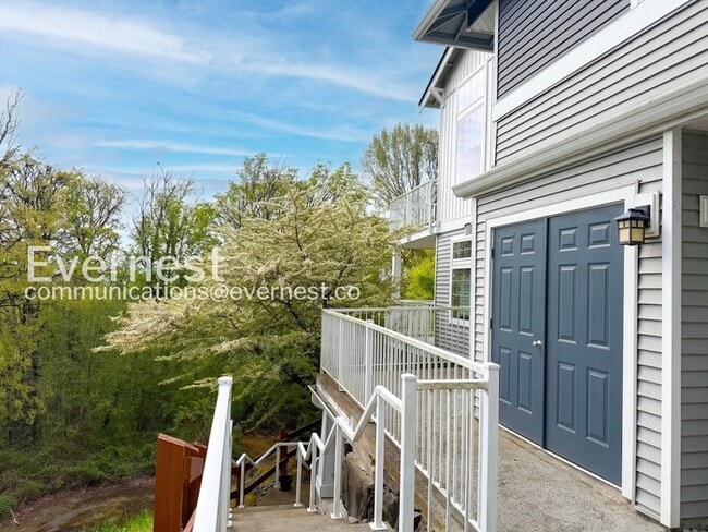 Building Photo - 2 Bed/2 Bath Condo with Garage / Vouchers Accepted / Available Now!