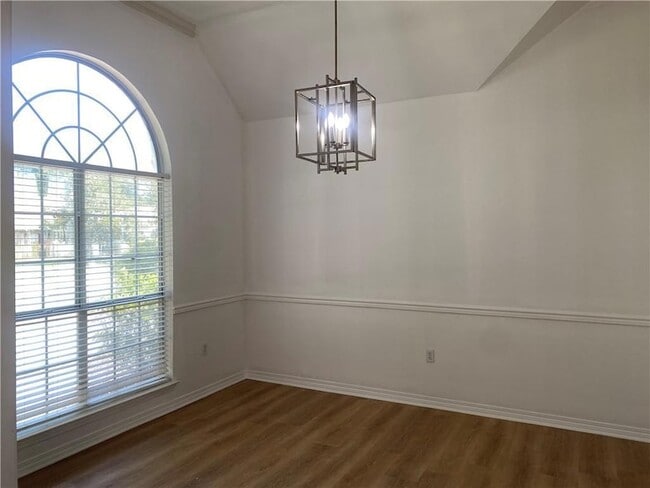 Building Photo - 1373 Fairfield Dr