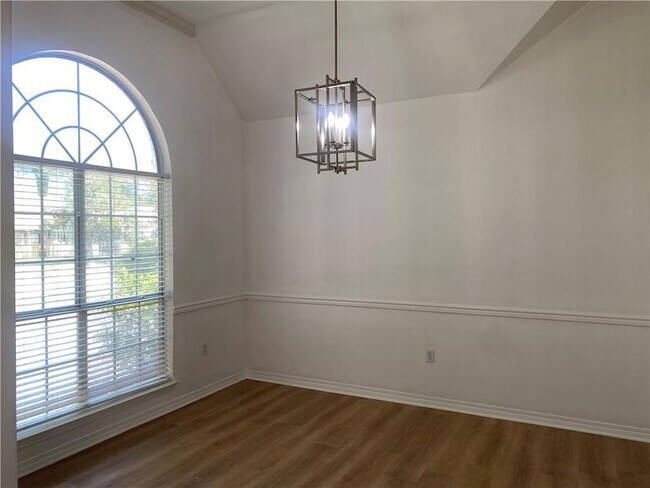 Foto del edificio - 1373 Fairfield Dr