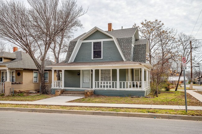 Building Photo - Large Newly Remodeled Home in Historic Fairmont- 4 Bedroom, 2 Bath- 76104