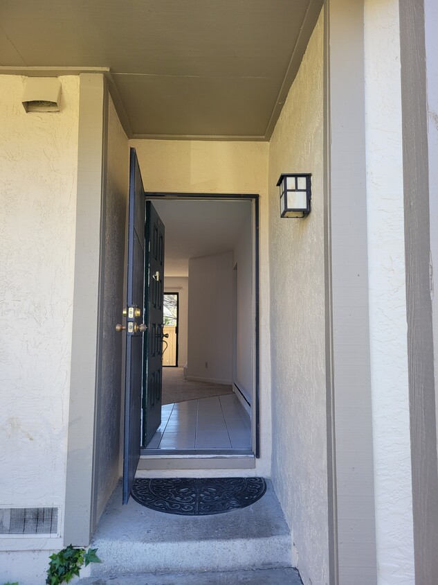 Primary Photo - 1063 N Abbott Ave