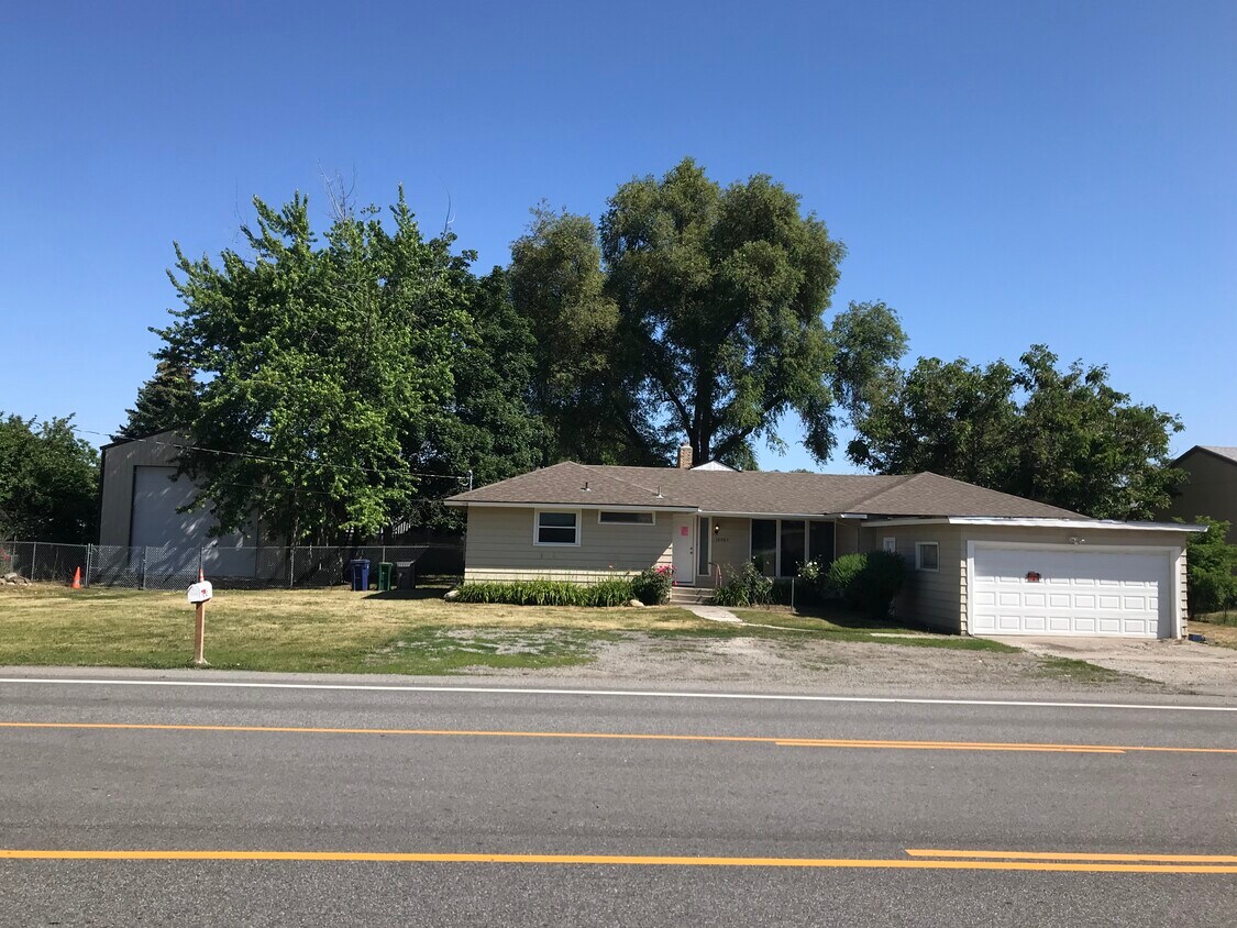 10903 E Mission Ave, Spokane Valley, WA 99206 House for Rent in