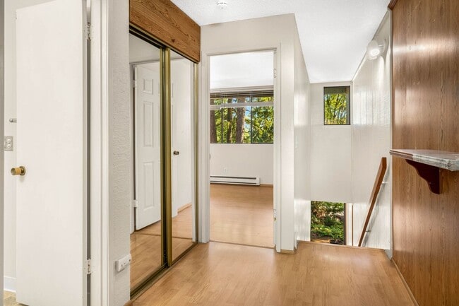 Building Photo - Great Grass Lawn Community Condo
