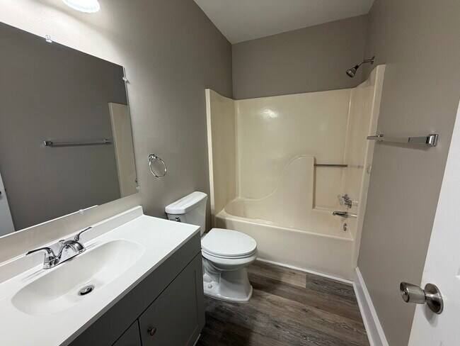 Foto del edificio - 3003 Buckingham Rd NW