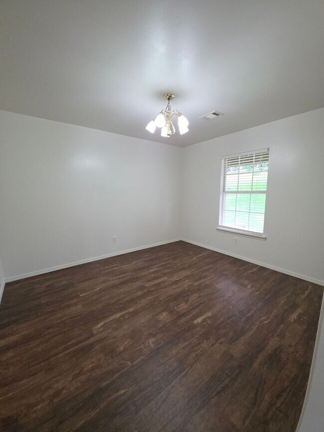 Building Photo - 611 Preston Dr