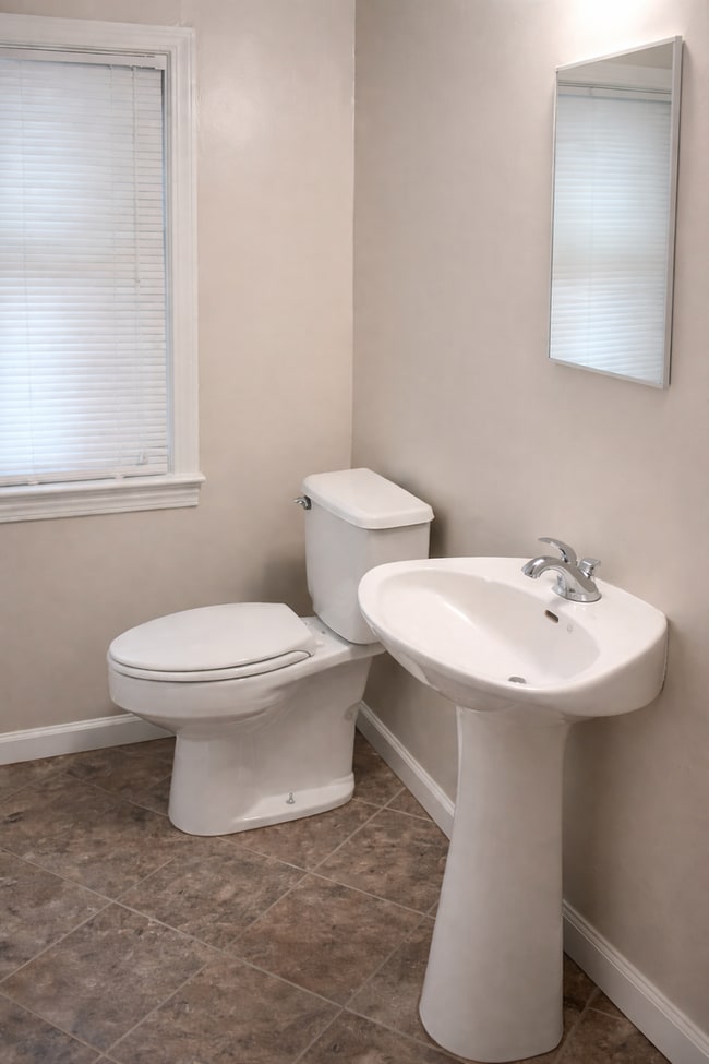 Building Photo - 2 Bedroom Plain Township Ranch for Rent