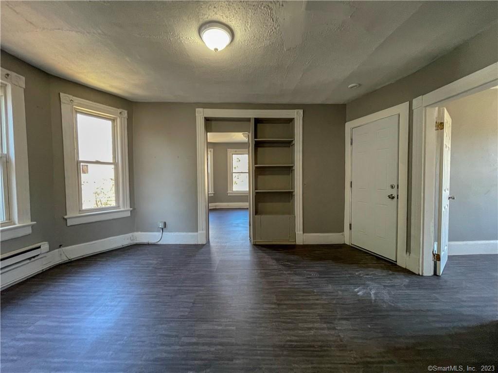 24 Laurel St Unit 2, Waterbury, CT 06702 Room for Rent in Waterbury